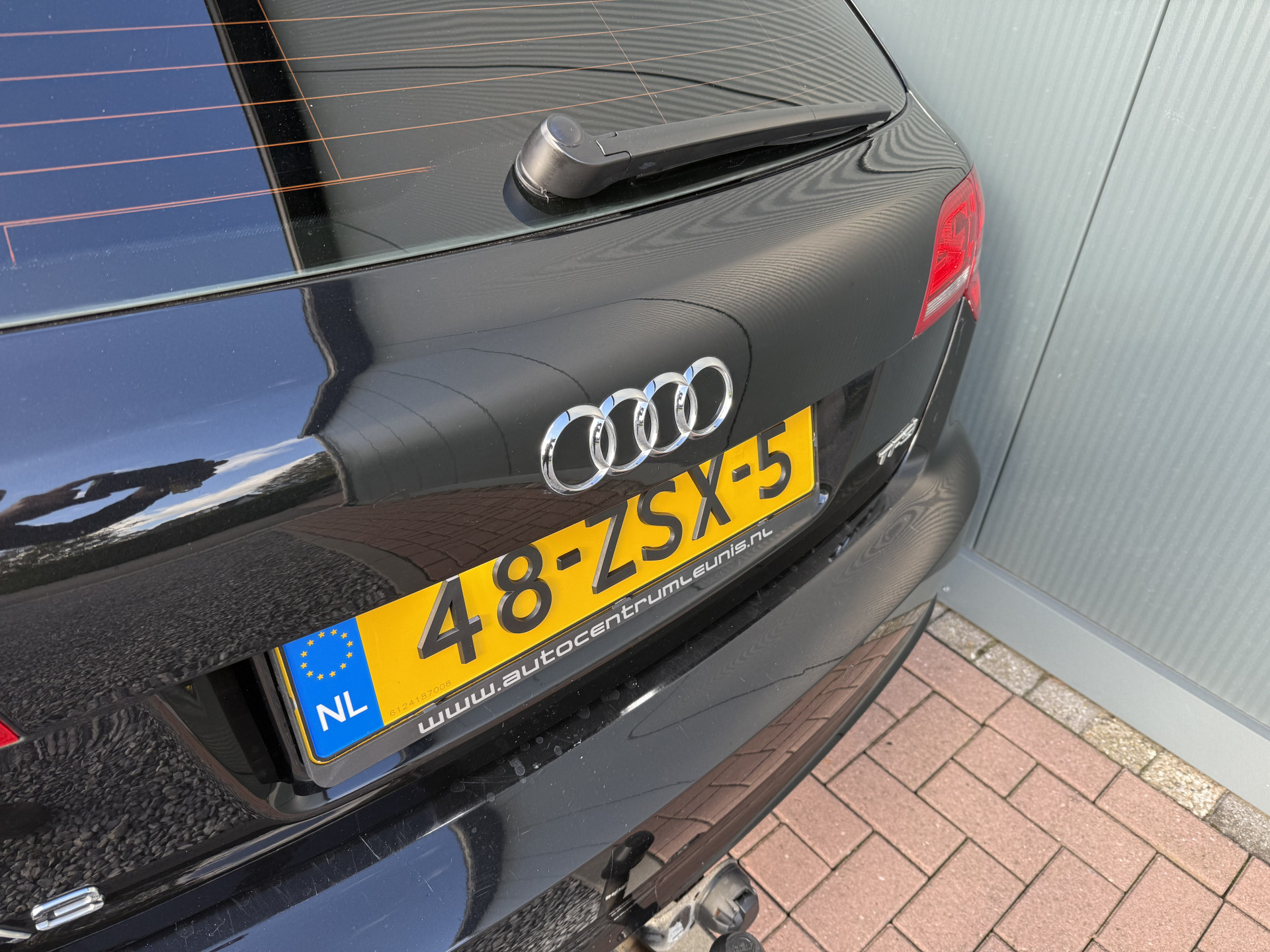 48629224-12.jpg