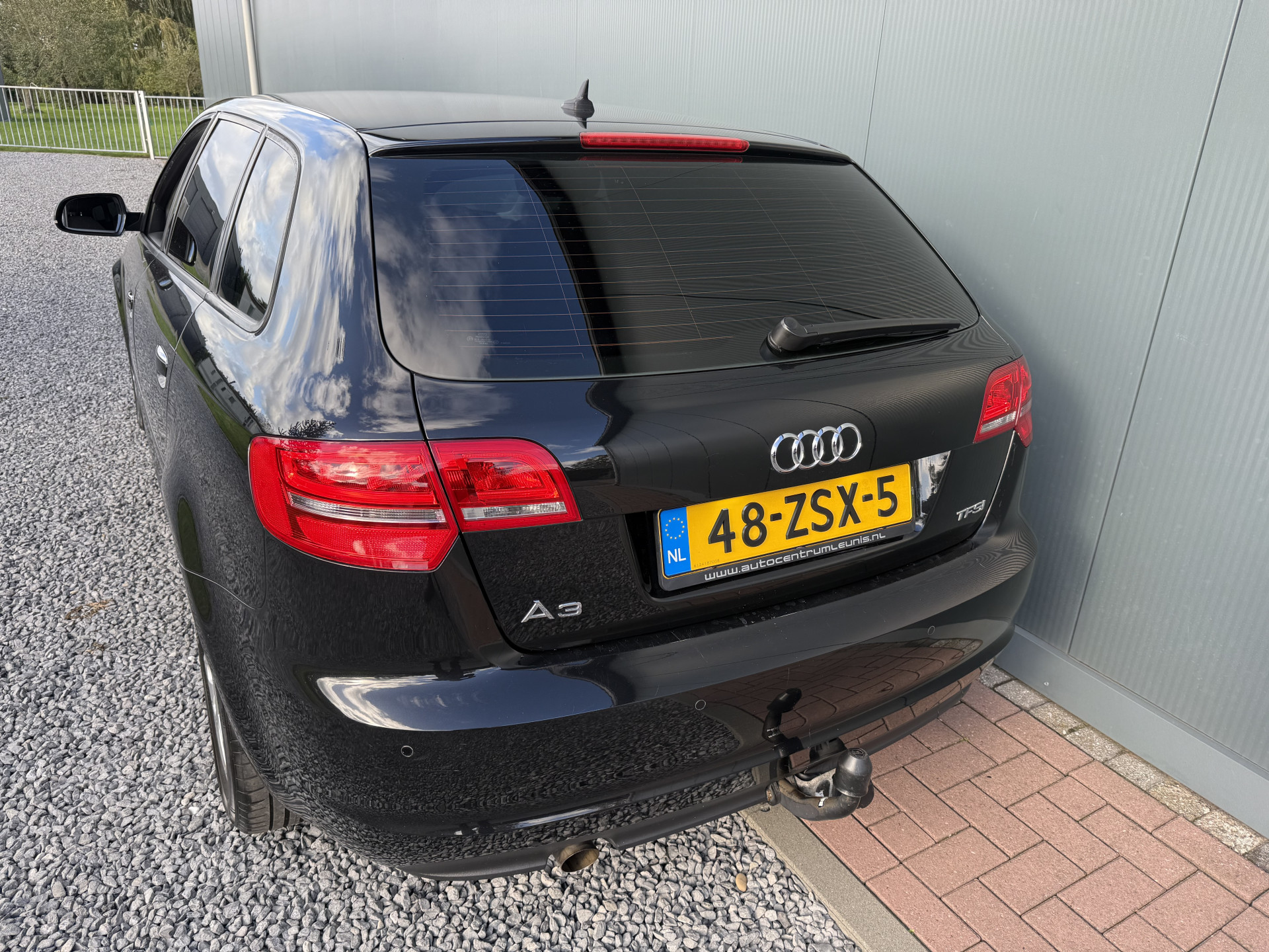 48629224-17.jpg